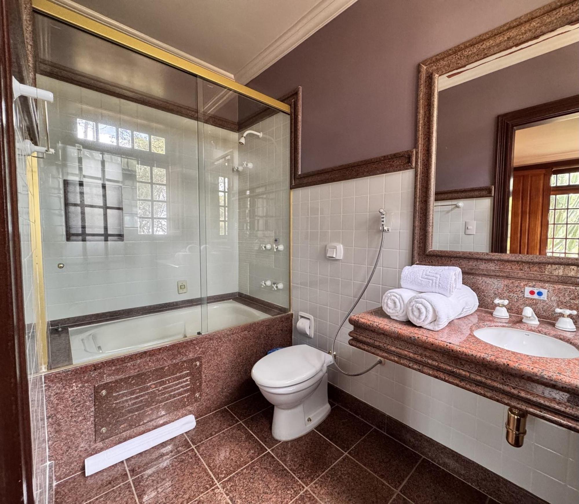 Aroso Paco Hotel Công viên tiểu bang Pedra Azul Ngoại thất bức ảnh A bathroom in a hotel